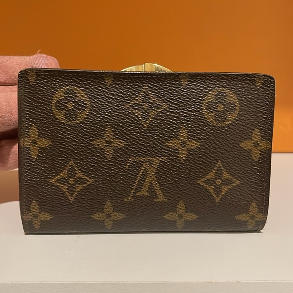Louis Vuitton Kisslock Wallet - Picture 2 of 13